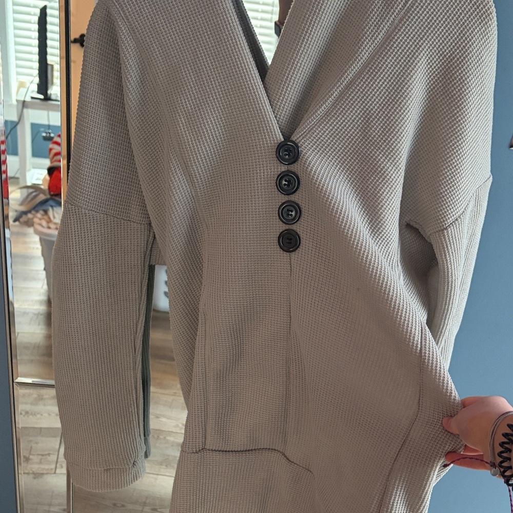 Women’s Gray Button-Up Waffle Knit Cardigan (M)